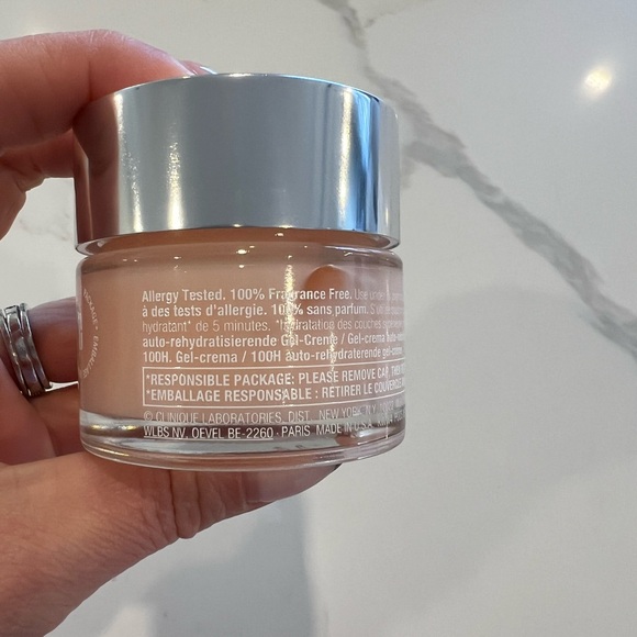 Clinique Moisture Surge™ 100H Auto-Replenishing Hydrator - Picture 2 of 5